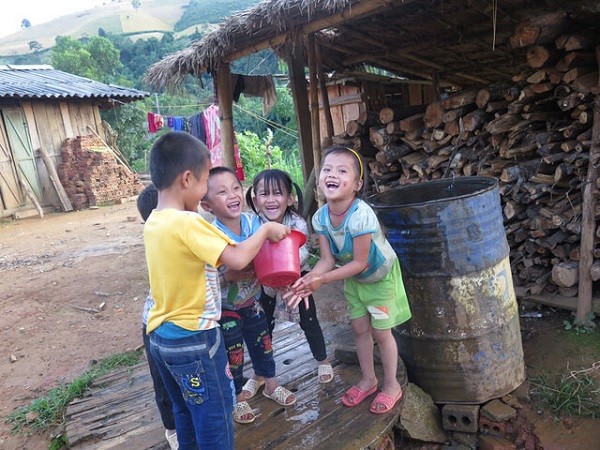 Điều kiện sống tác động nhiều đến quá trình phát triển của trẻ em